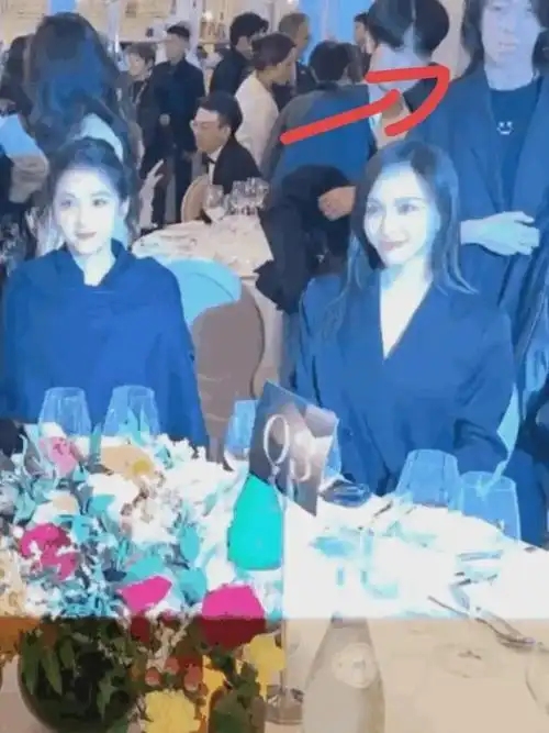 戛纳红毯上关晓彤与唐嫣,佟丽娅同框,背后美女行踪曝光!