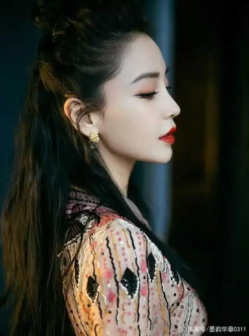 杨颖突破自我上演人鱼公主?邓紫棋终于摆脱皮裤的魔咒?