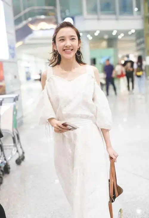 借鉴女明星的温柔穿搭造型