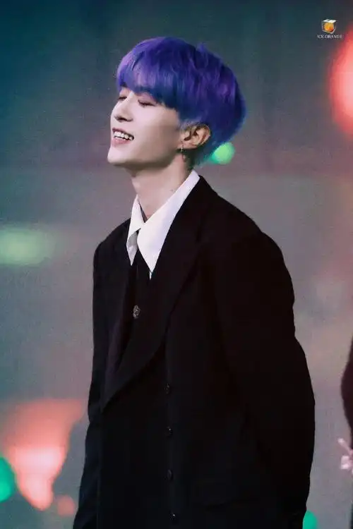 范丞丞渐变蓝发色##人见人爱范丞丞