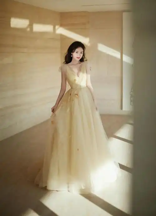 袁冰妍,真妩媚,身材也不含糊