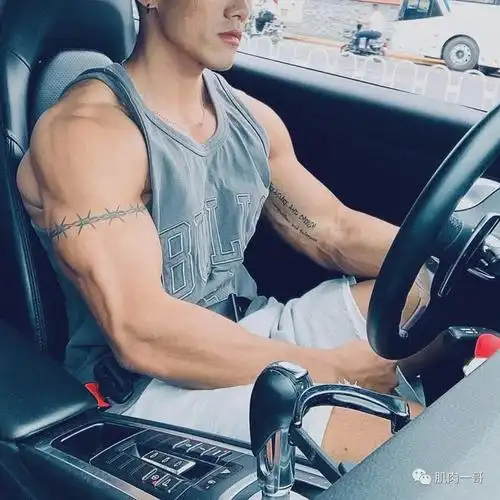 26岁北京肌肉男青筋暴露像被榨干了