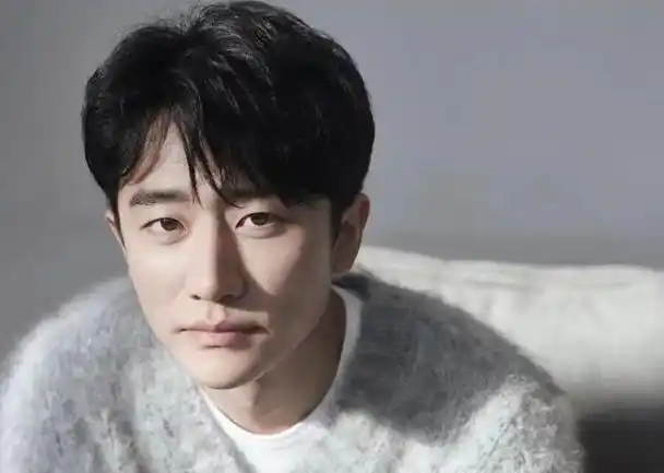 曝黄轩隐婚生子?38岁"衰神附体"的他离了蒋雯丽,不再恐婚