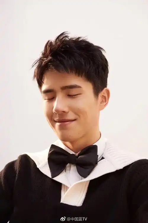 颜值| 虎牙先生刘昊然的轻熟绅士风