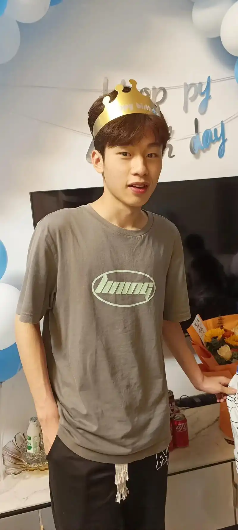 在今后的生活里,健康快乐,平安顺遂,愿你以梦为马,不负昭华,18岁已至