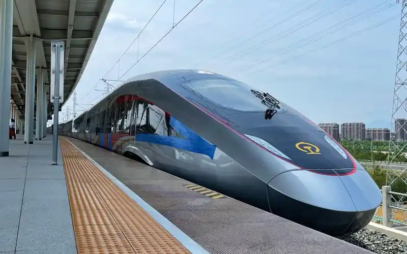 【中国铁路】复兴号智能动车组cr400bf-gz驶出京沈客专密云站g9927次