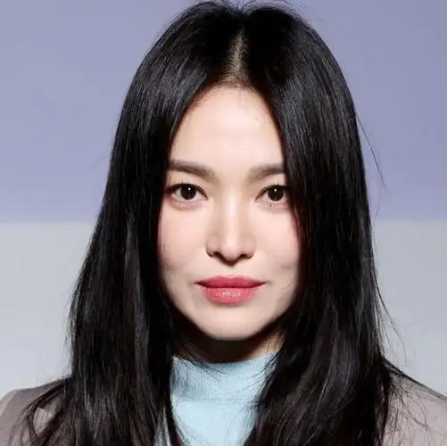 43岁宋慧乔生图没韩味,苹果肌肿胀太显老,手部皮肤符合实际年龄