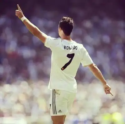 c罗背影