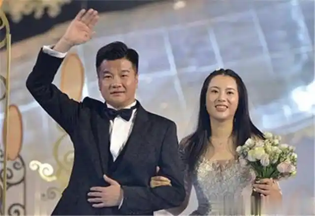 可喜可贺41岁李金羽举办婚礼新娘如花似玉肇俊哲担任伴郎