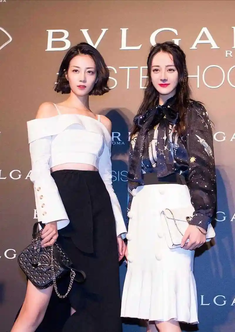 原创迪丽热巴和李溪芮同台一个精致迷人一个仙女气质范十足