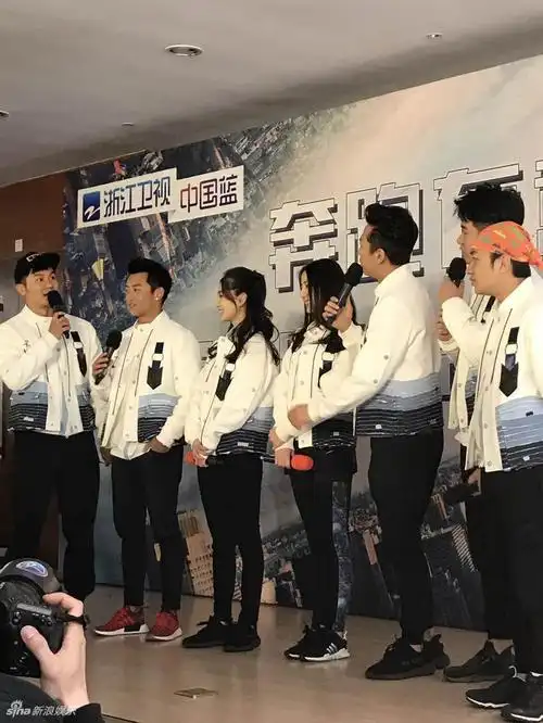 《奔跑吧》baby回归 皮肤白皙活力满满似少女