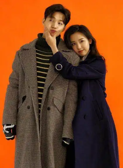 陈都灵刘宪华写真照曝光,亲密相拥亲吻额头,网友:干了这碗狗粮