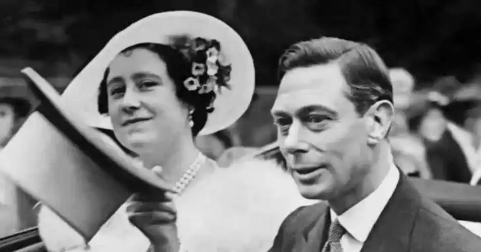 就凭着这股子刚劲,伊丽莎白王后被希特勒称为"欧洲最危险的女人".