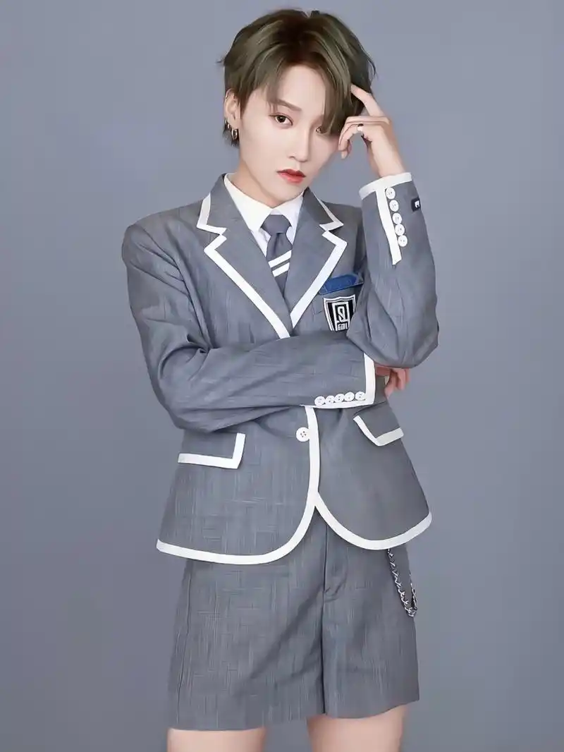 刘雨昕,向上吧少年冠军,蜜蜂少女队c位,青你2c位,这优秀的履历,每个