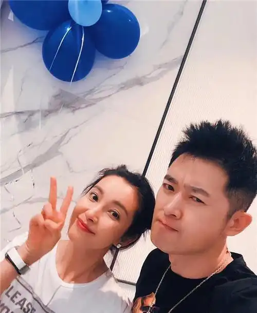 李冰冰与小16岁男友分手交往4年的姐弟恋从情侣变为亲人