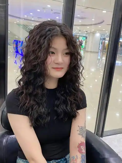 冬至后流行"烫满头"_发型_中国_形象