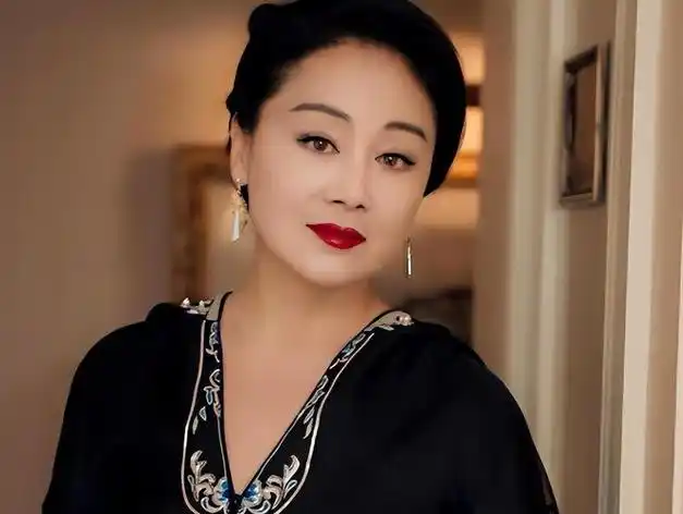 王姬:儿子有智力障碍,自己被骗光积蓄,却让女儿上交10年工资|演员