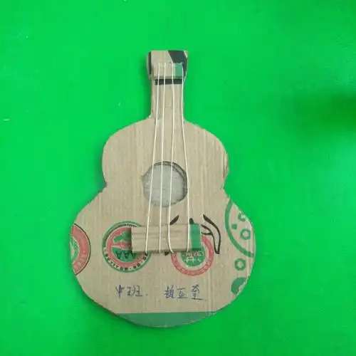 甘谷县新兴镇蔡家寺幼儿园中班"民族风乐器"亲子手工作品展示活动