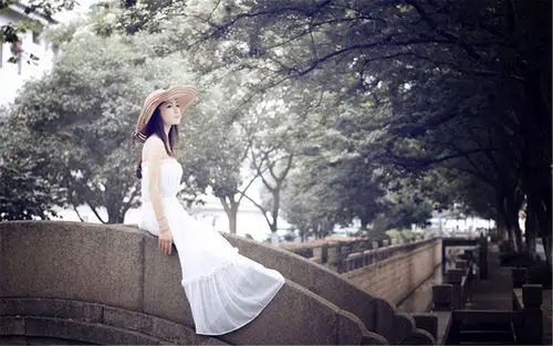 唯美气质白裙美女写真电脑壁纸