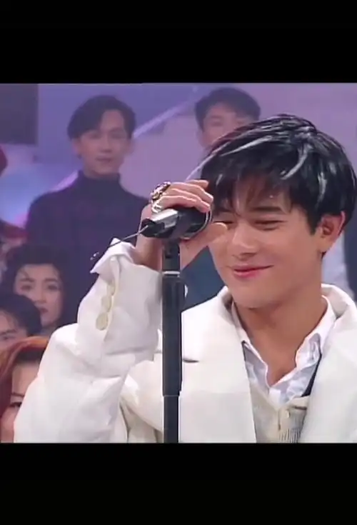 27年前郭富城的这个"摇头杀"如今火遍全网,帅到无法自拔,不愧是一代