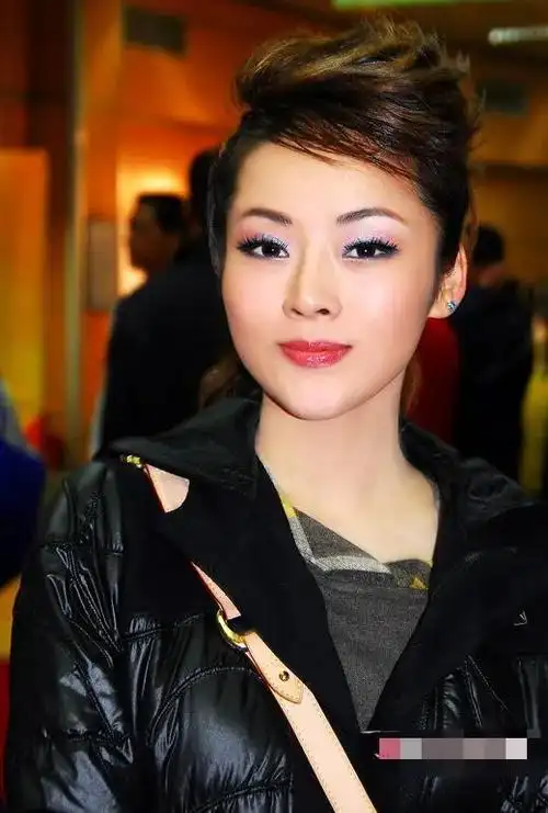 歌唱家陈笠笠歌唱技法优缺点分析及其学习注意事项