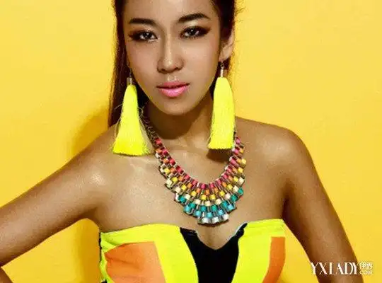 【图】吉克隽逸性感丝袜照曝光 吉克隽逸登上男人装封面魅惑十足