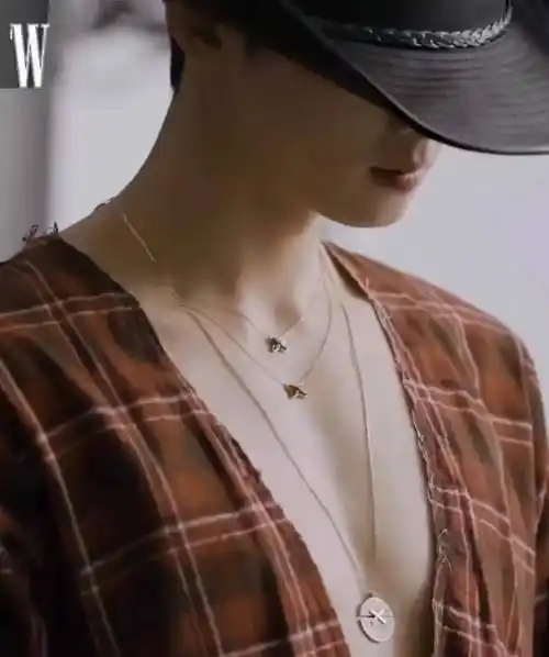 车银优露腹肌,登封11月刊,一时不知先看脸还是看腹肌_身材_斯哈_风格