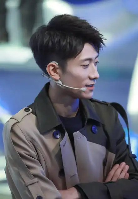 张一山新恋情曝光是怎么回事 张一山女友宋妍霏是谁照片个人资料介绍