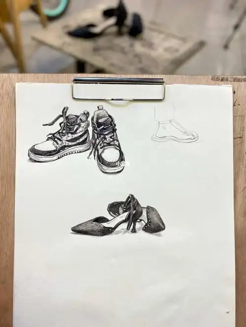 速写  #速写鞋子  #速写局部鞋子  #素描  #速写写生