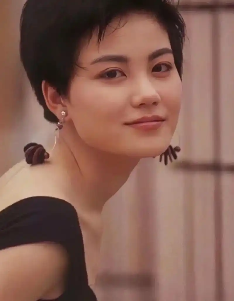 王菲20岁旧照曝光!