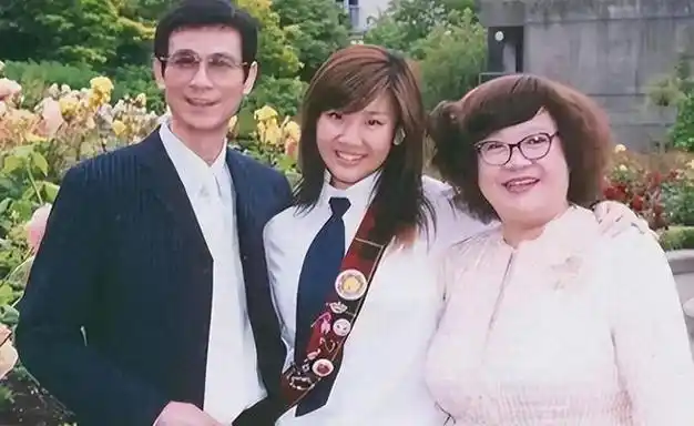 郑少秋大女儿自杀无人料理后事!官晶华回应显情商插图5