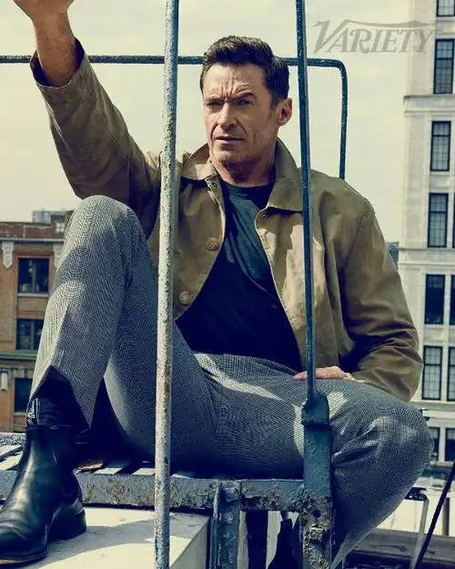 "狼叔"休杰克曼新写真:型男戴墨镜,硬朗帅气依旧|游民星空