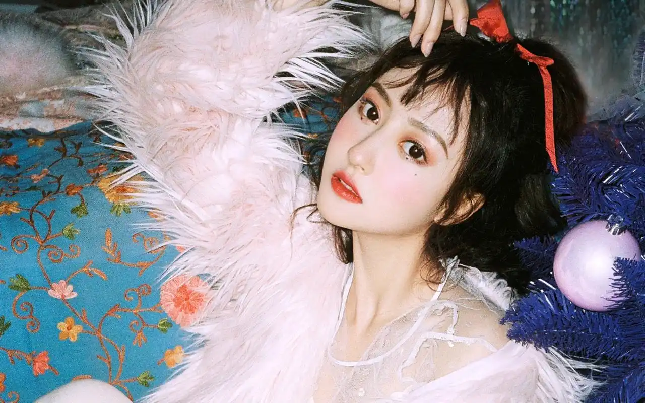 极品美女个性写真高清桌面壁纸