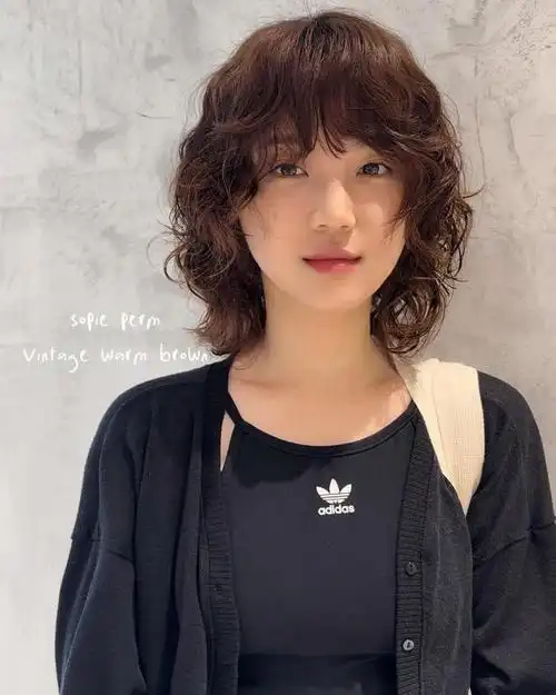 女人头发少,发型就选全头烫,蓬松时尚,尽显洋气风范|烫发|脸型_网易