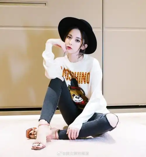 古力娜扎的一组美腿图集