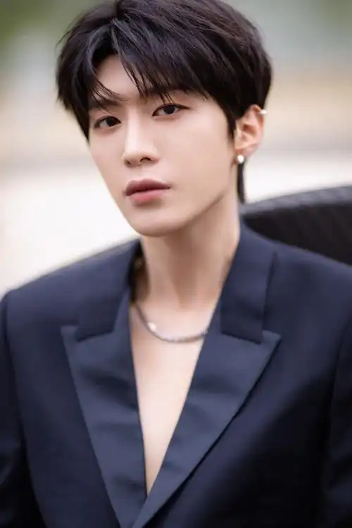 范丞丞戴耳夹好蛊##范丞丞侧颜像小狐狸