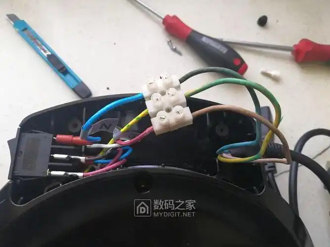 给新买的美的电饼铛换条电源线欢迎各位坛友指正