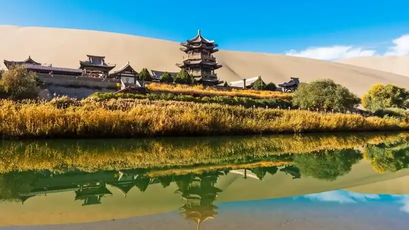 甘肃敦煌月牙泉自然风景图片 - 第8张