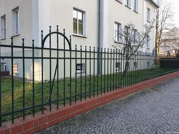 锌钢护栏与其他材质护栏相比的五大优势