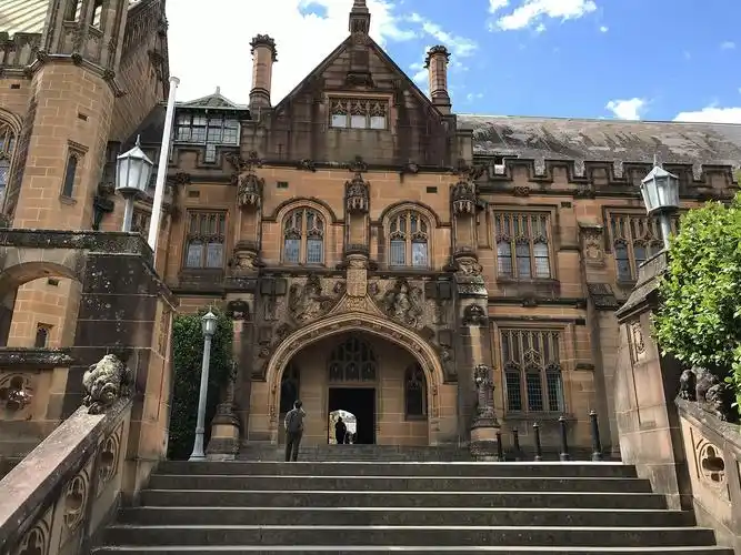 悉尼大学商学院喜获"三桂冠",这些商科专业太抢手!