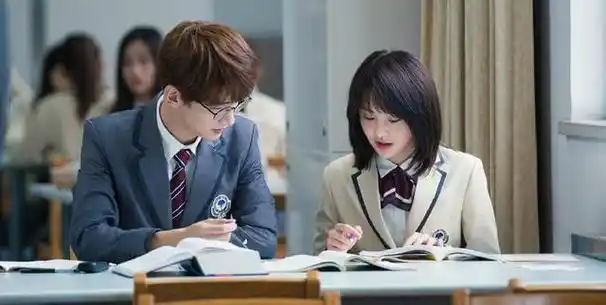 郑爽被曝再次恋爱白敬亭回应马天宇呛声粉丝别乱画饼了