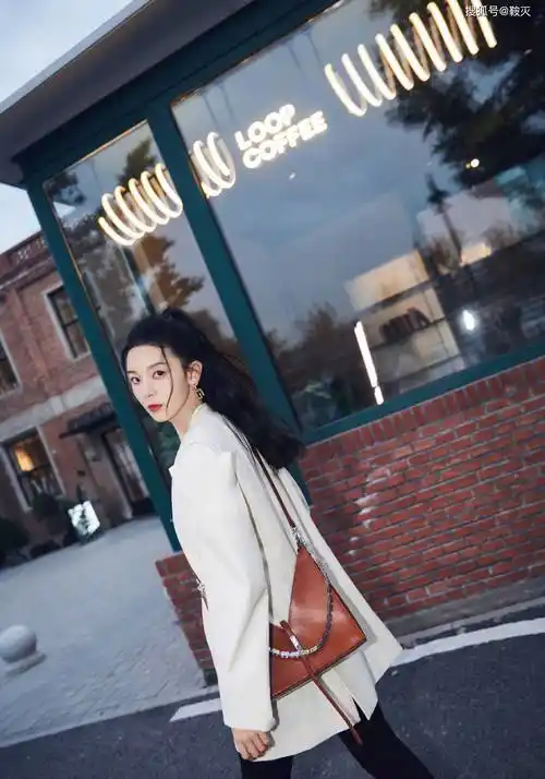 陈瑶酷女孩街拍告别三月