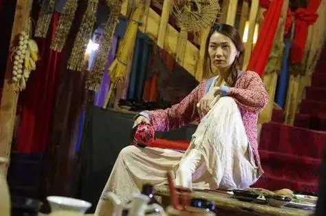 曾经她花了大价钱弄了个假发套,可总觉得