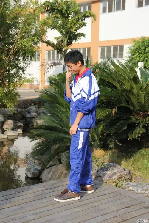 福建西山学校2014年高中部高二5班何爽挂历照