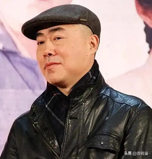 49岁刘恺威近照曝光,眯眼尬笑一脸沧桑,与杨幂状态像两代人