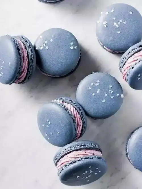 据说这款星河马卡龙在情人节卖出了200000个