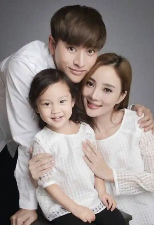 新恋情疑曝光,与李小璐复婚无望了_婚姻_演艺事业_照片