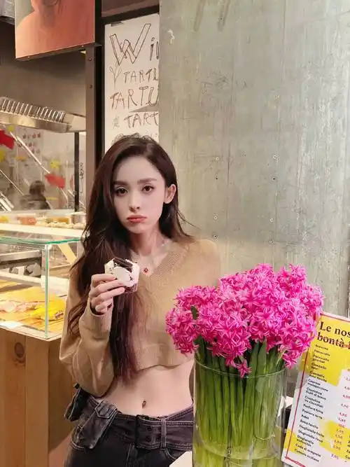 原创古力娜扎公开行程受期待秀性感小蛮腰嘟嘴卖萌宛如初恋