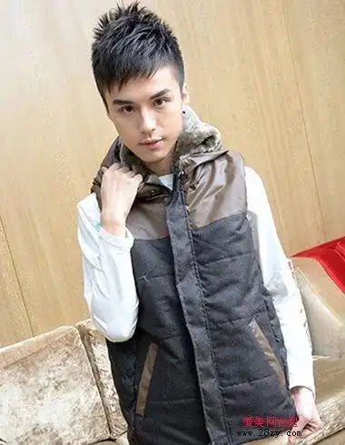 男人短发斜刘海 男人发际线高斜刘海好看吗(2)_爱美网发型