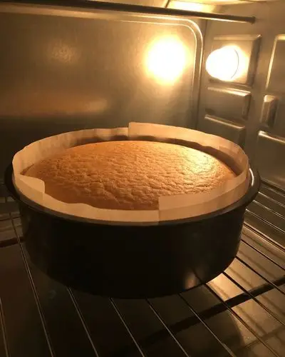 微笑晴朗做的烤箱做蛋糕(戚风蛋糕的做法)